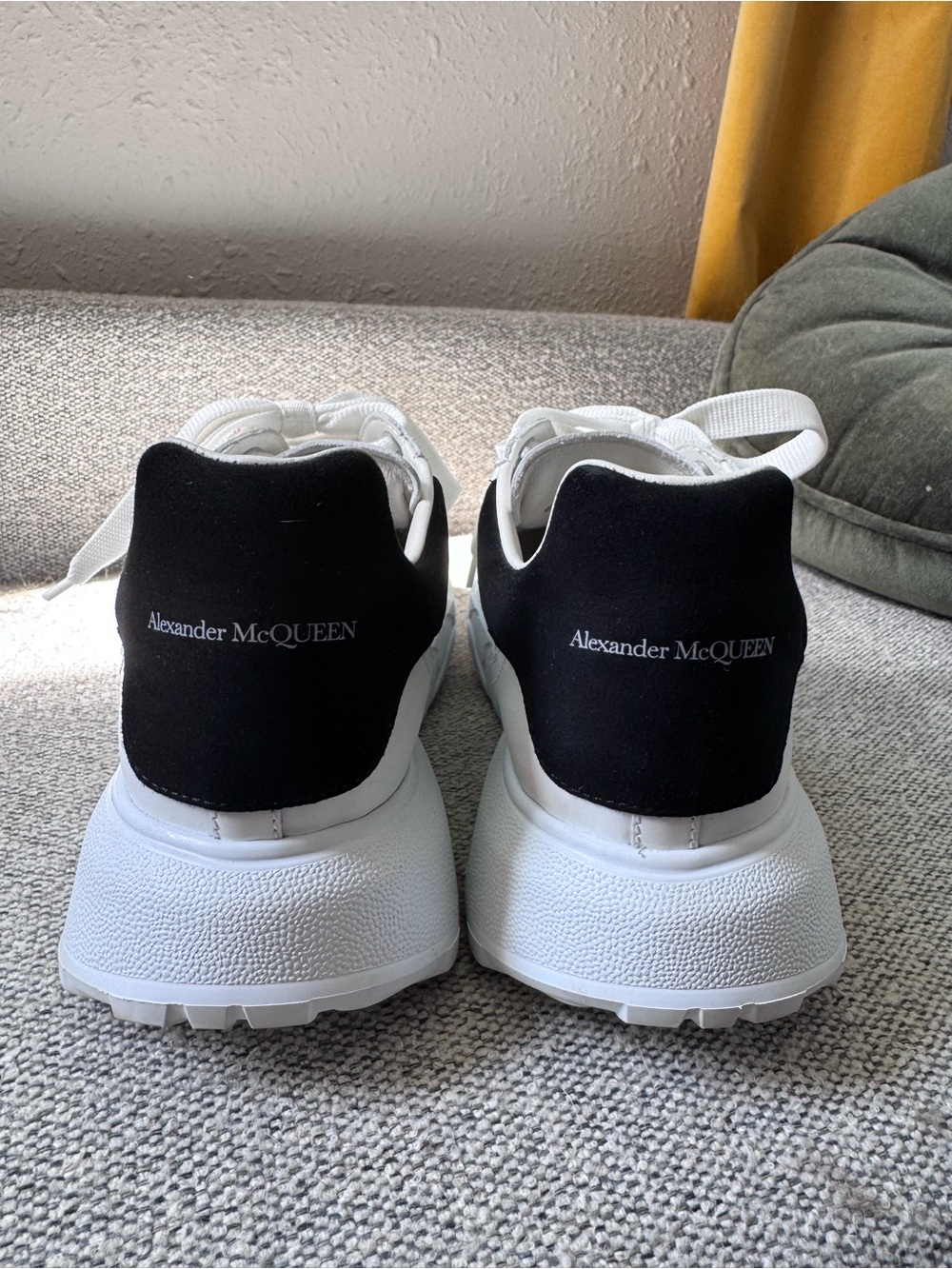 Alexander McQueen Court Trainers sz 8 - Picture 3 of 7